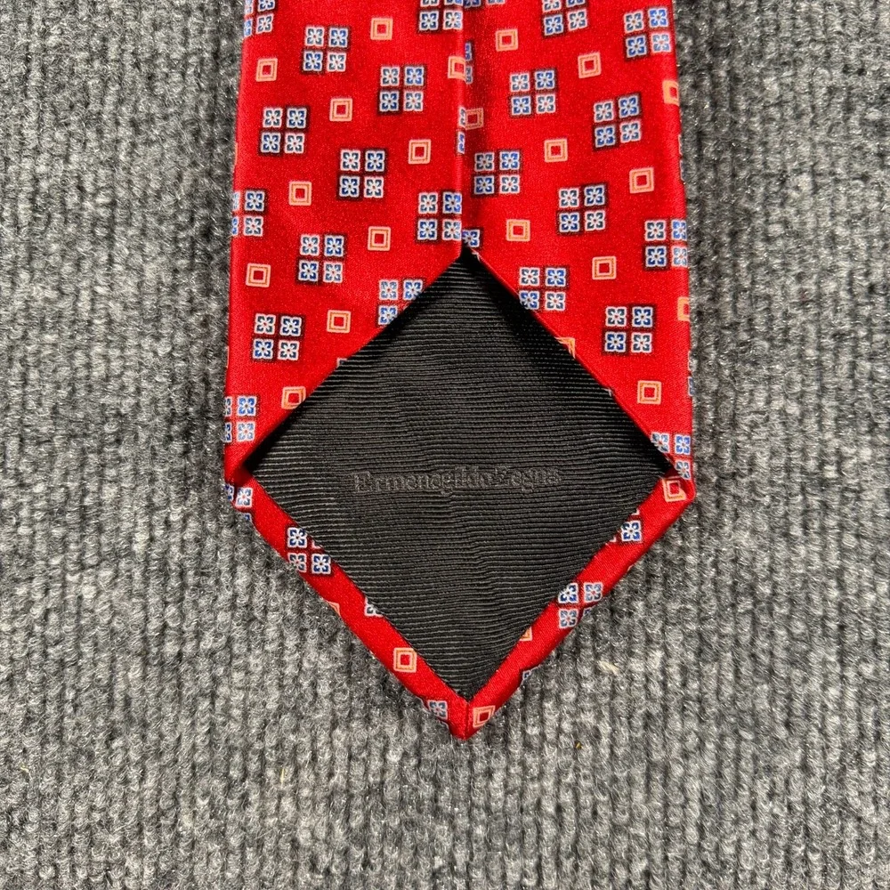 Ermenegildo Zegna Red Geometric Medallion Silk Tie Made in Italy Mens 3.5
